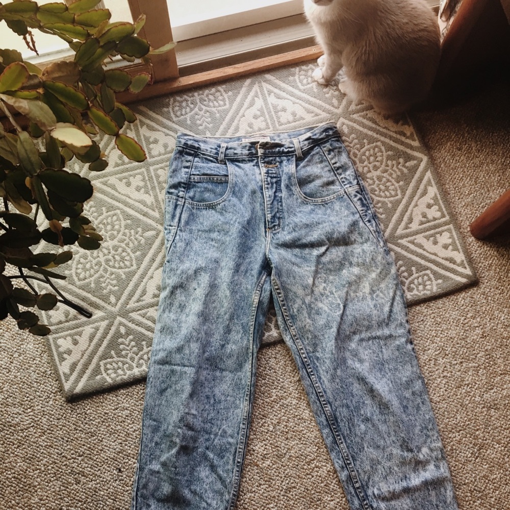 Guess brand vintage high waisted jeans!